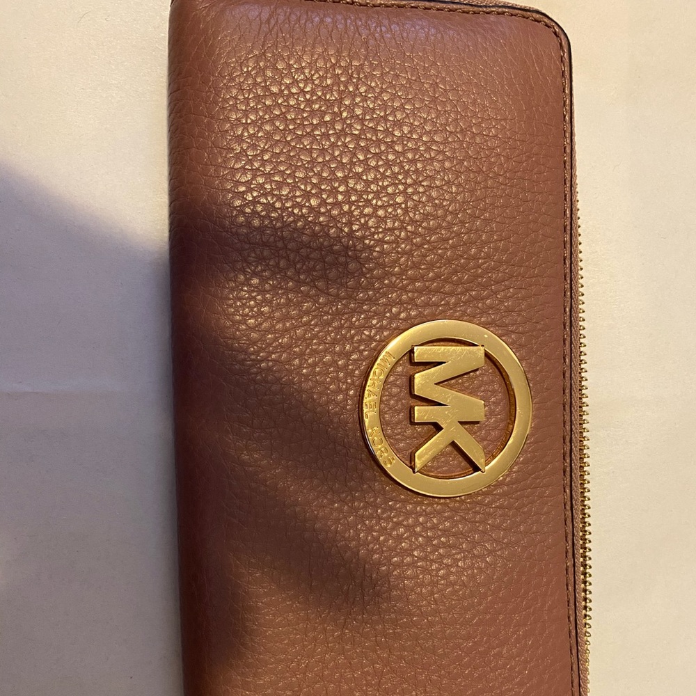 MK medium sized wallet